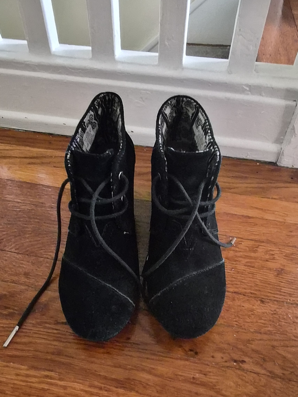 Toms Black Lace-Up Women's Ankle Boots